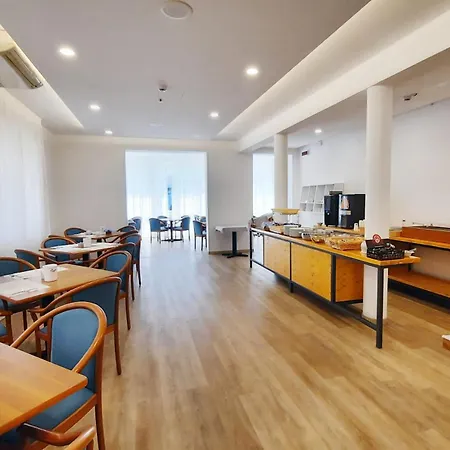 塞丽娜酒店 酒店