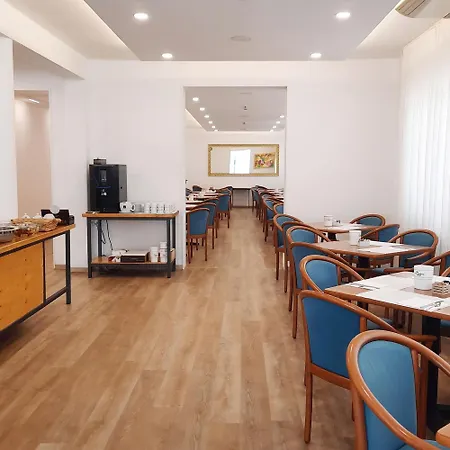 塞丽娜酒店 3*